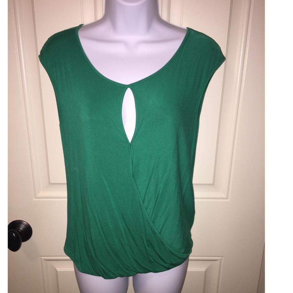 VENUS Green Keyhole Sleeveless Top